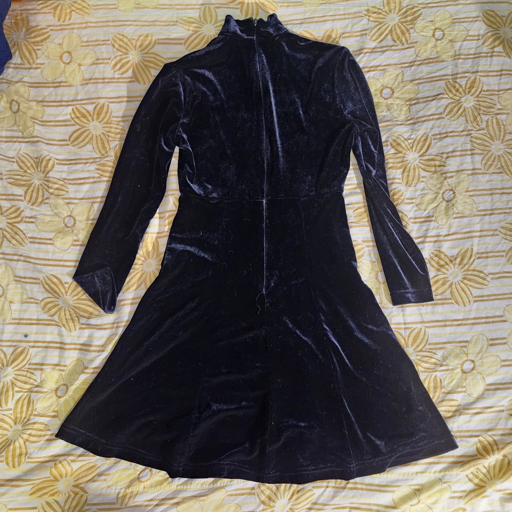 Chic Black Velvet Long Sleeve Dress - Picture 2 of 7